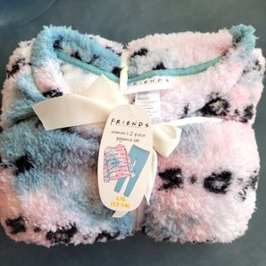 Friends Women’s Plush 2 piece Pajama Set Large